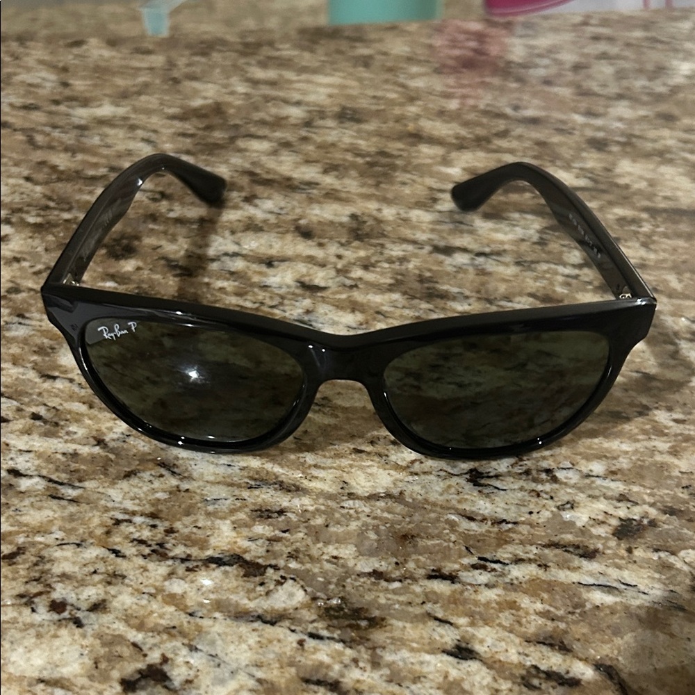 Ray-Ban Classic Black Sunglasses with Case - Picture 2 of 4